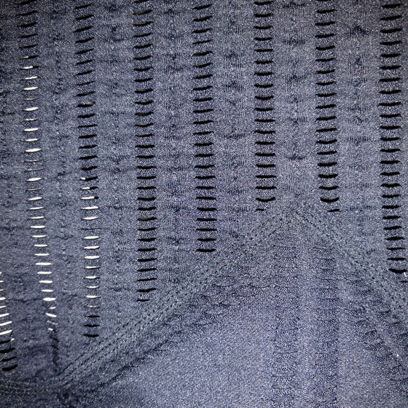 NWT Fabletics crop top w bra - Picture 2 of 4